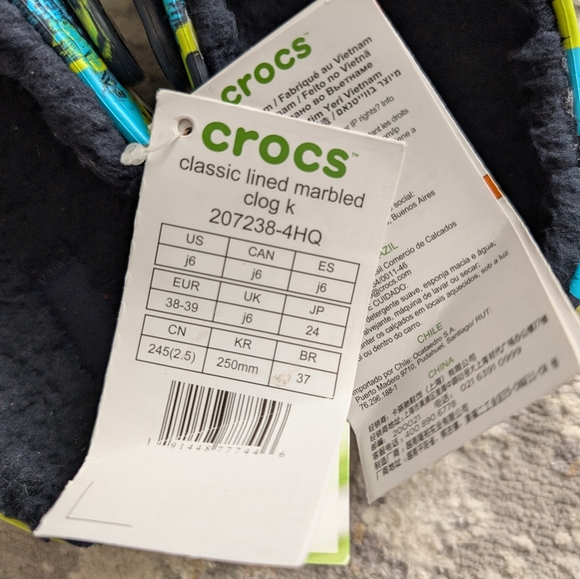 Youth Crocs Classic lined Tie dye marble NWT Kids 6 - Picture 5 of 8